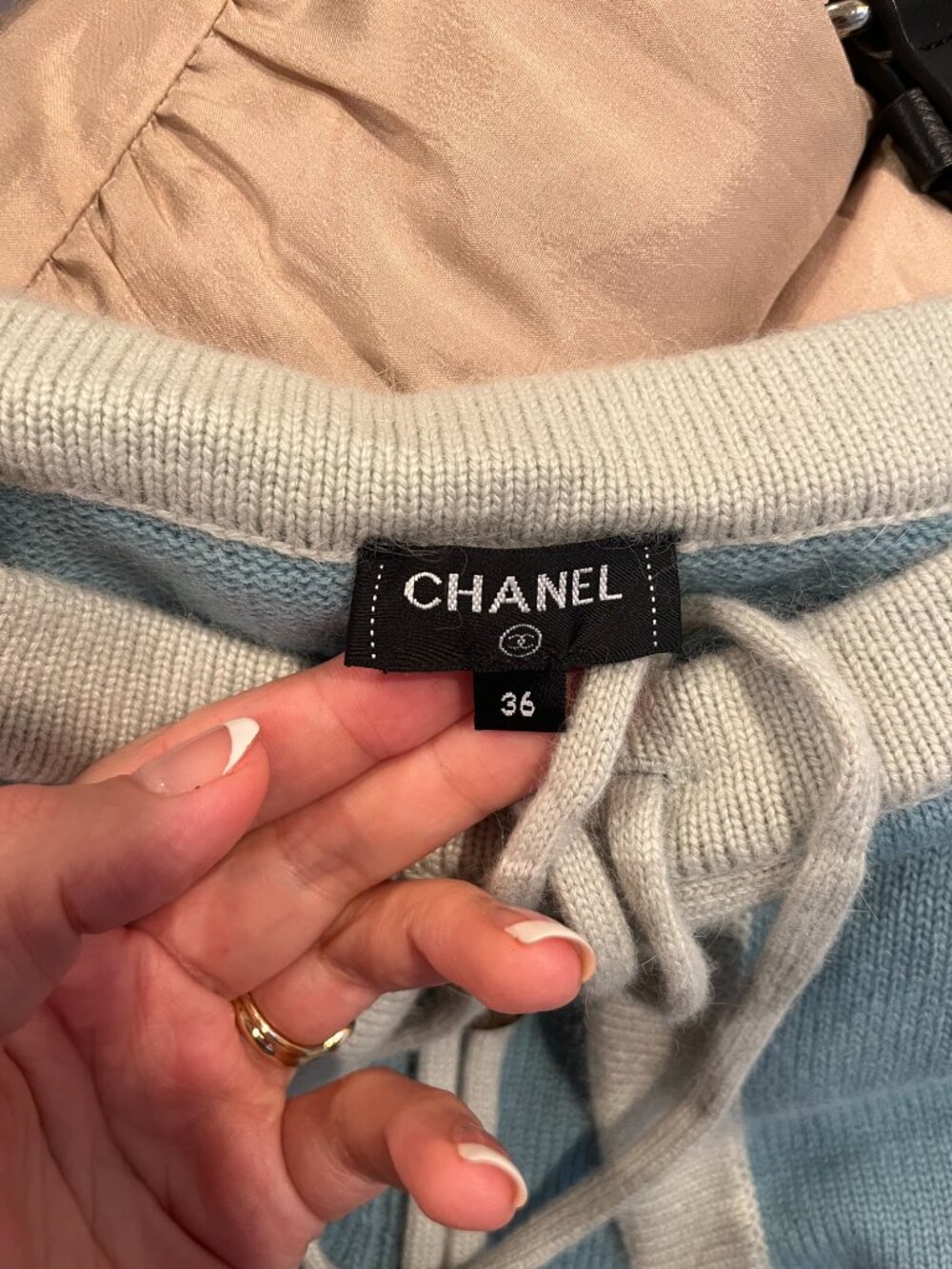 Chanel Cashmere Tube Top from 2025 Metiers d'art - Picture 5 of 16